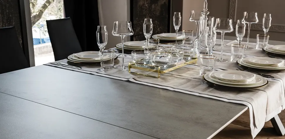 1. Design moderno e di tendenza. 2. Prezzo ribassato. 3. Allungabile, adatta a qualsiasi spazio. 4. Facile da montare. 5. Materiali di qualità.