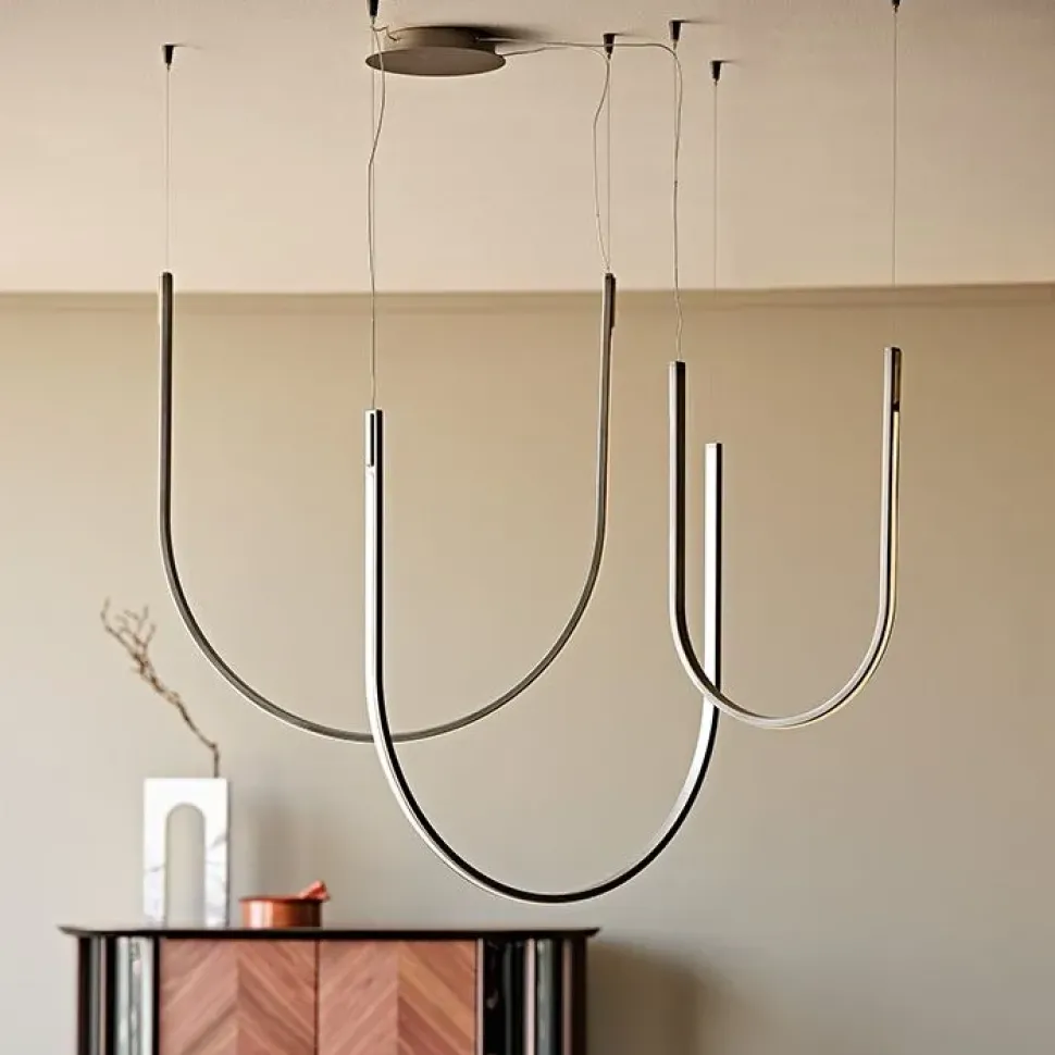 1. Design moderno ed elegante 2. Realizzata in metallo 3. Prodotta da Cattelan Italia 4. Offerta Outlet 5. Facile da installare