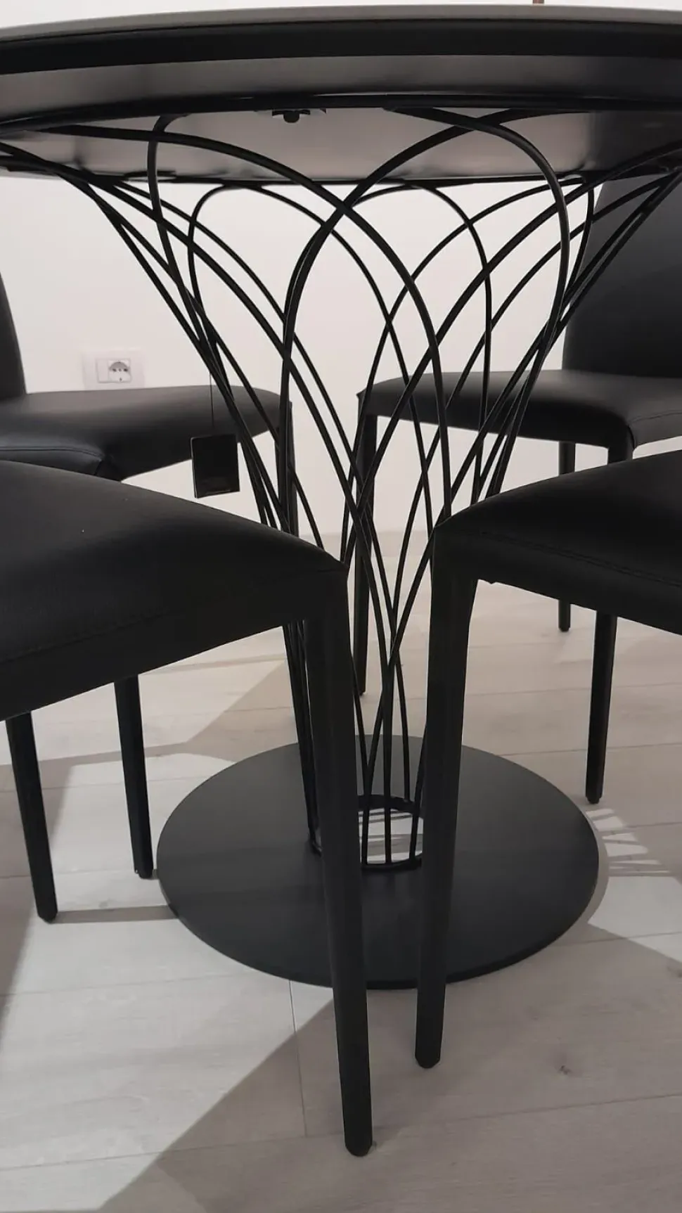 1. Design moderno ed elegante. 2. Offerta Outlet. 3. Materiali di qualità. 4. Facile da pulire. 5. Marca Cattelan Italia.