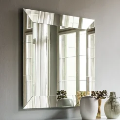 1. Design moderno ed elegante. 2. Vetro di qualità. 3. Facile da installare. 4. Ideale per aggiungere stile alla stanza. 5. Prodotto dal marchio Cattelan Regal.