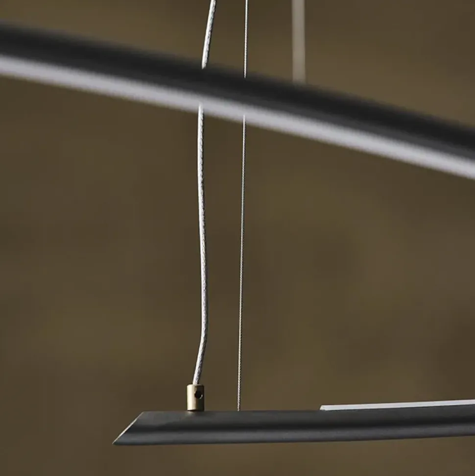 1. Design moderno ed elegante2. Prezzo conveniente3. Disponibile in altri colori 4. Facile da installare 5. Illuminazione ottimale