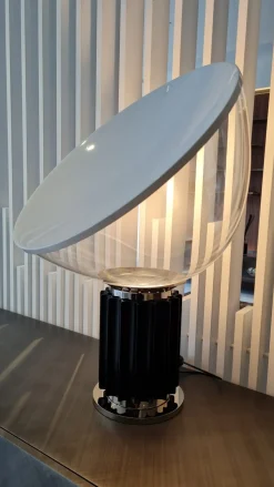 1. Design moderno ed elegante. 2. Prezzo outlet. 3. Realizzato da Cattelan Italia. 4. Facile da montare. 5. Ampia scelta di colori.