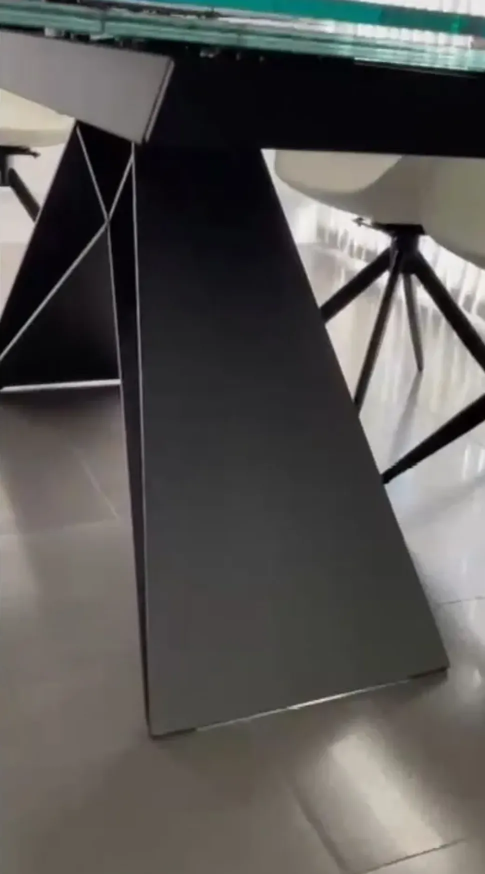 1. Design moderno ed elegante. 2. Struttura robusta e resistente. 3. Facile da montare. 4. Prezzo scontato. 5. Garanzia di qualità.