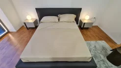 1. Design moderno ed elegante. 2. Prezzo ribassato. 3. Giroletto in metallo. 4. Comodo e resistente. 5. Facile da montare.