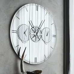 1. Design moderno ed elegante. 2. Funzione di orologio integrata. 3. Specchio di alta qualità. 4. Realizzato da Cattelan Italia. 5. Facile da installare.