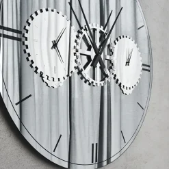 1. Design moderno ed elegante. 2. Funzione di orologio integrata. 3. Specchio di alta qualità. 4. Realizzato da Cattelan Italia. 5. Facile da installare.
