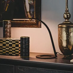 1. Design moderno ed elegante. 2. Illuminazione a LED di alta qualità. 3. Facile da installare. 4. Garanzia di 2 anni. 5. Prodotto da Cattelan Italia.