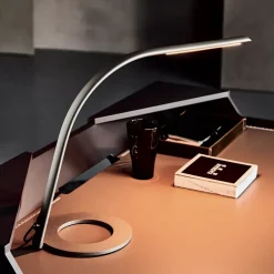 1. Design moderno ed elegante. 2. Illuminazione a LED di alta qualità. 3. Facile da installare. 4. Garanzia di 2 anni. 5. Prodotto da Cattelan Italia.