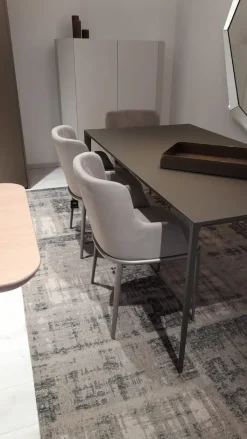 1. Design moderno ed elegante.2. Costruita con materiali di qualità.3. Comoda e resistente.4. Prezzo scontato.5. Facile da pulire.