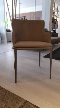 1. Design moderno ed elegante.2. Costruita con materiali di qualità.3. Comoda e resistente.4. Prezzo scontato.5. Facile da pulire.