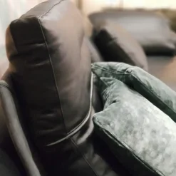 1. Prezzo Outlet. 2. Pelle di qualità. 3. Imbottitura in piuma. 4. Design moderno. 5. Garanzia Arketipo.