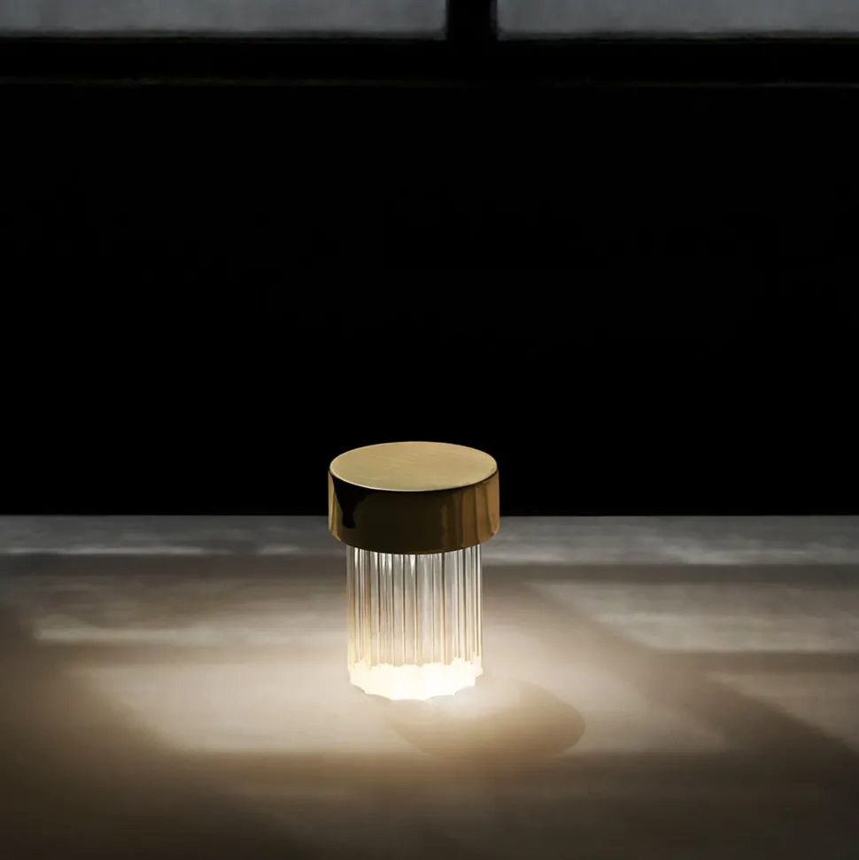 Acquista la Lampada da Tavolo Last Order Fluted Flos a prezzo Outlet! Scegli la tua preferita e rendi unica la tua casa.