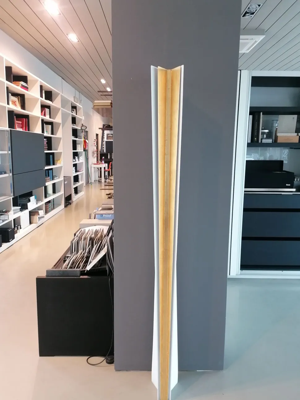 Acquista la Lampada da Terra Minitallux Reverse - Icone Bianca a prezzi vantaggiosi!