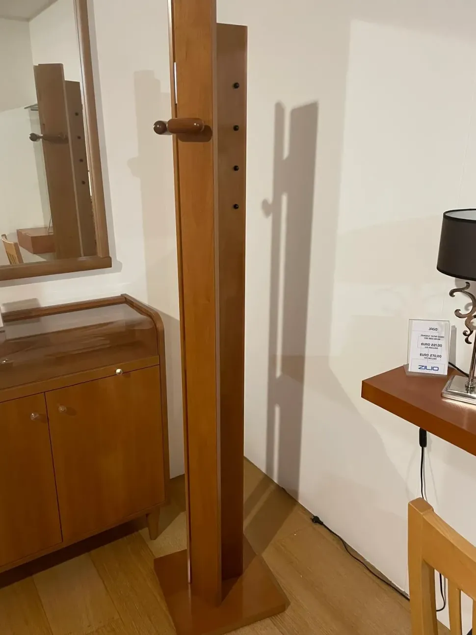 Appendiabiti modello Appendiabiti in stile classico di Artigianale - 50%