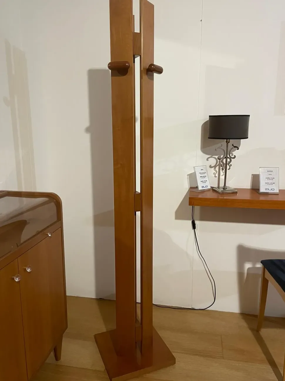 Appendiabiti modello Appendiabiti in stile classico di Artigianale - 50%