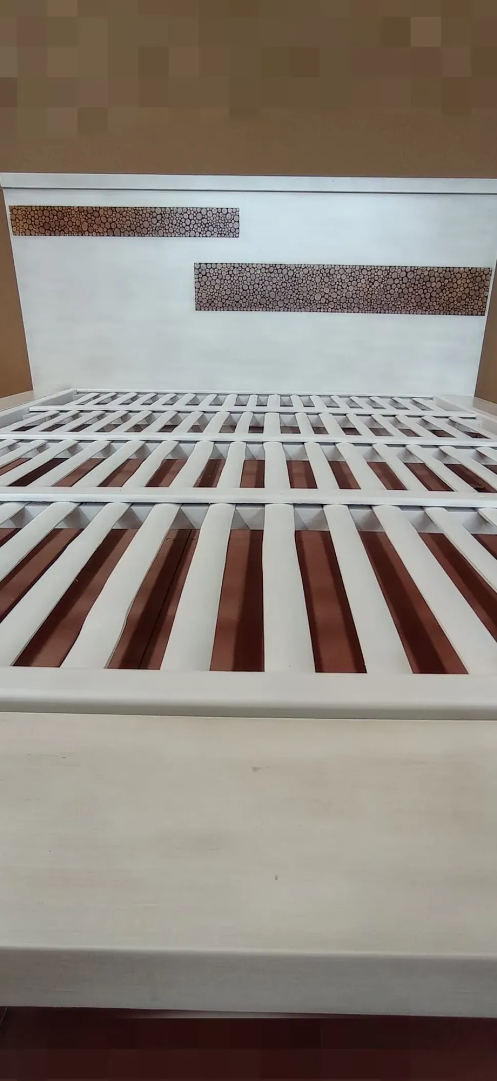 Approfitta dello sconto 40% sul Letto etnico shabby in legno di Outlet etnico!