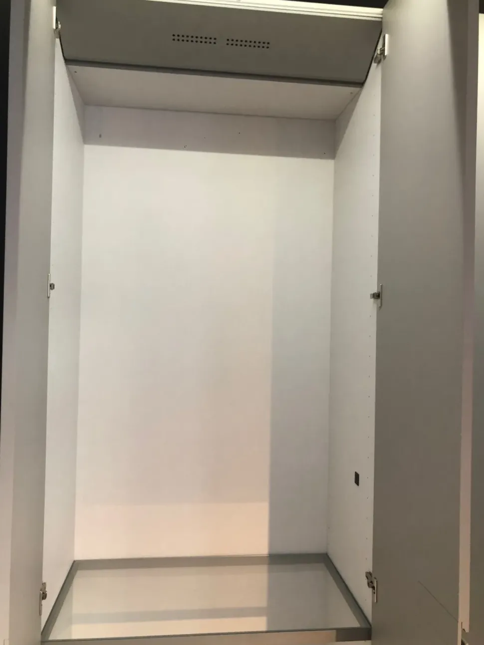 Armadio ante battenti in laccato opaco Elegant di Lema