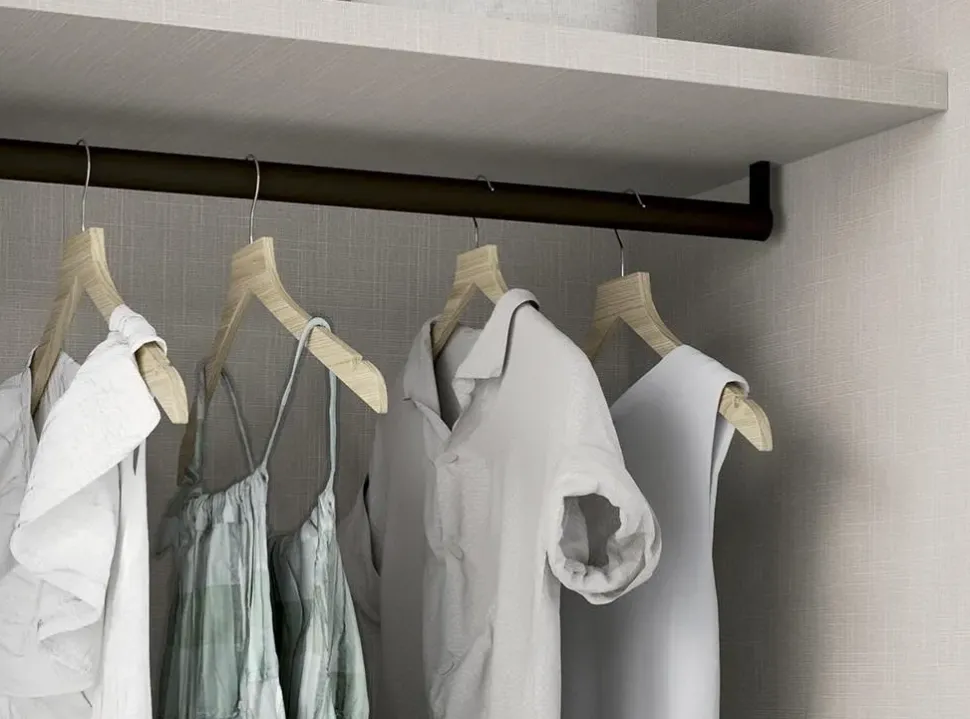 Armadio ante scorrevoli in laccato opaco Linear di Spagnol mobili