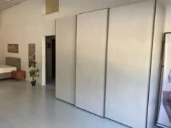 Armadio ante scorrevoli in laminato materico Elen  di Alf da fre