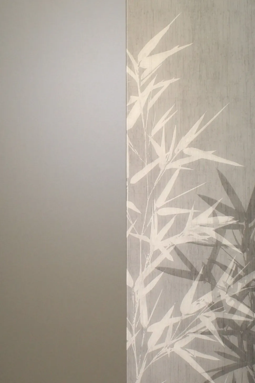 Armadio ante scorrevoli in laccato opaco Strip di Tomasella