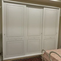 Armadio ante scorrevoli in laccato opaco Cedro di Benedetti