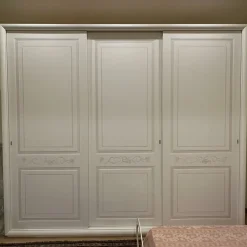 Armadio ante scorrevoli in laccato opaco Cedro di Benedetti