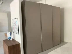 Armadio ante scorrevoli in laminato opaco Gola di Siloma