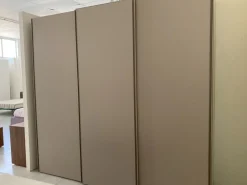 Armadio ante scorrevoli in laminato opaco Gola di Siloma