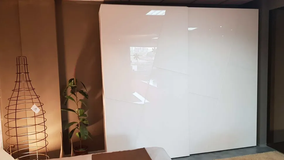 Armadio ante scorrevoli in laccato opaco Kross Tomasella scontato