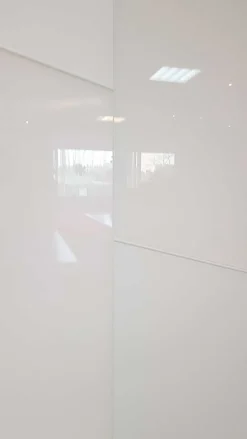 Armadio ante scorrevoli in laccato opaco Kross Tomasella scontato