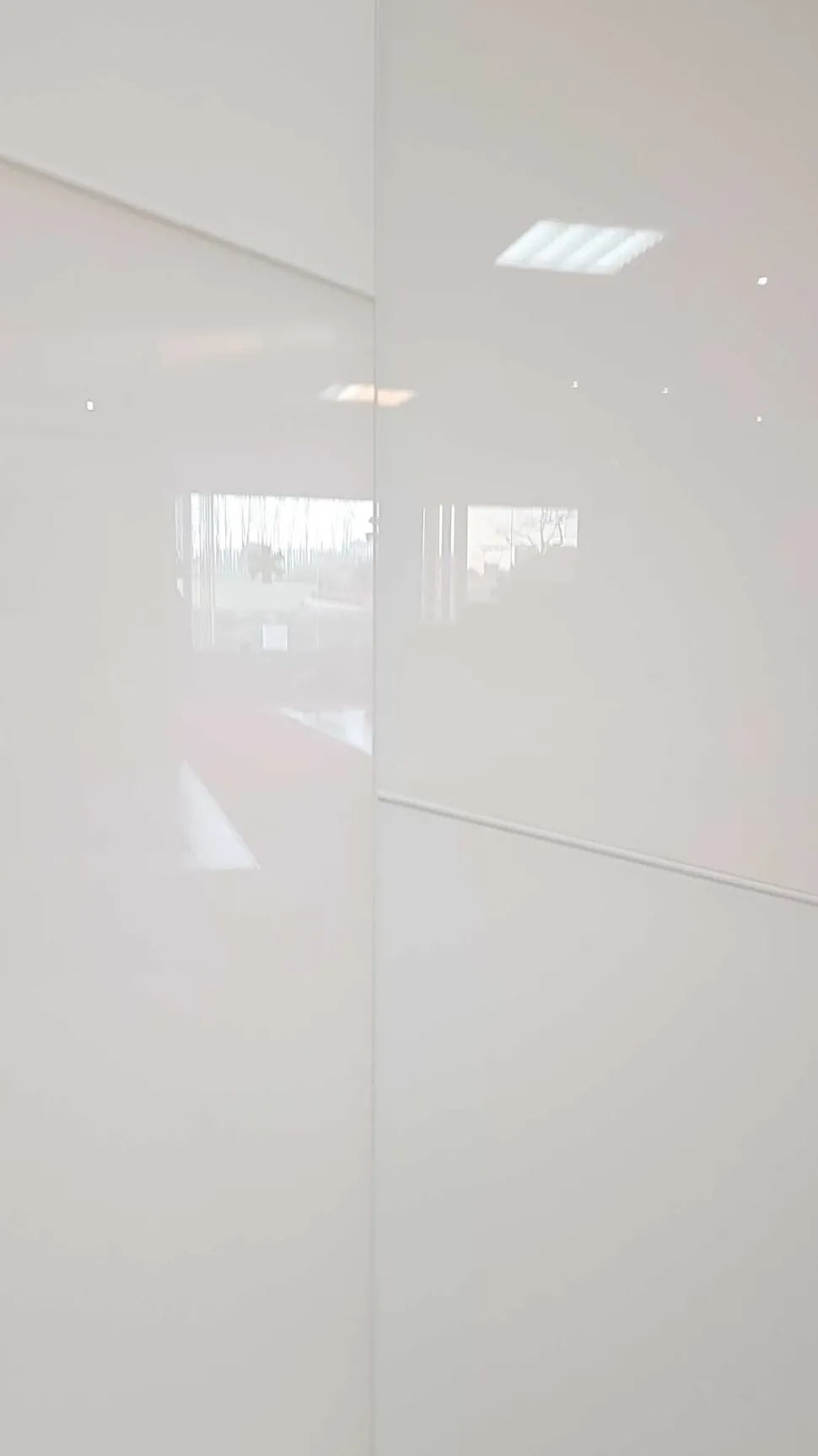 Armadio ante scorrevoli in laccato opaco Kross Tomasella scontato