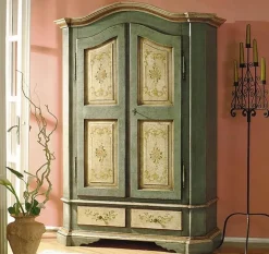 Armadio Armadio a 2 ante laccato a tempera con decorazioni scontato del 35% Artigianale con ante battenti SCONTATO 35%