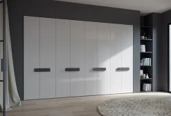 Armadio Armadio a 8 ante laccato lucido bianco di giessegi scontato del 40% Giessegi con ante battenti SCONTATO 40%