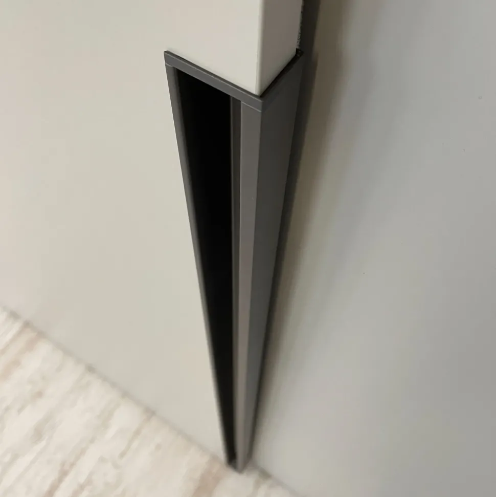 Armadio Armadio scorrevole santa lucia scontato realizzato in laminato materico di Santalucia scontato -30%