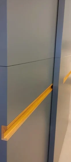 Armadio Armadio solano scorrevole di Moretti compact A PREZZO SCONTATO 30%