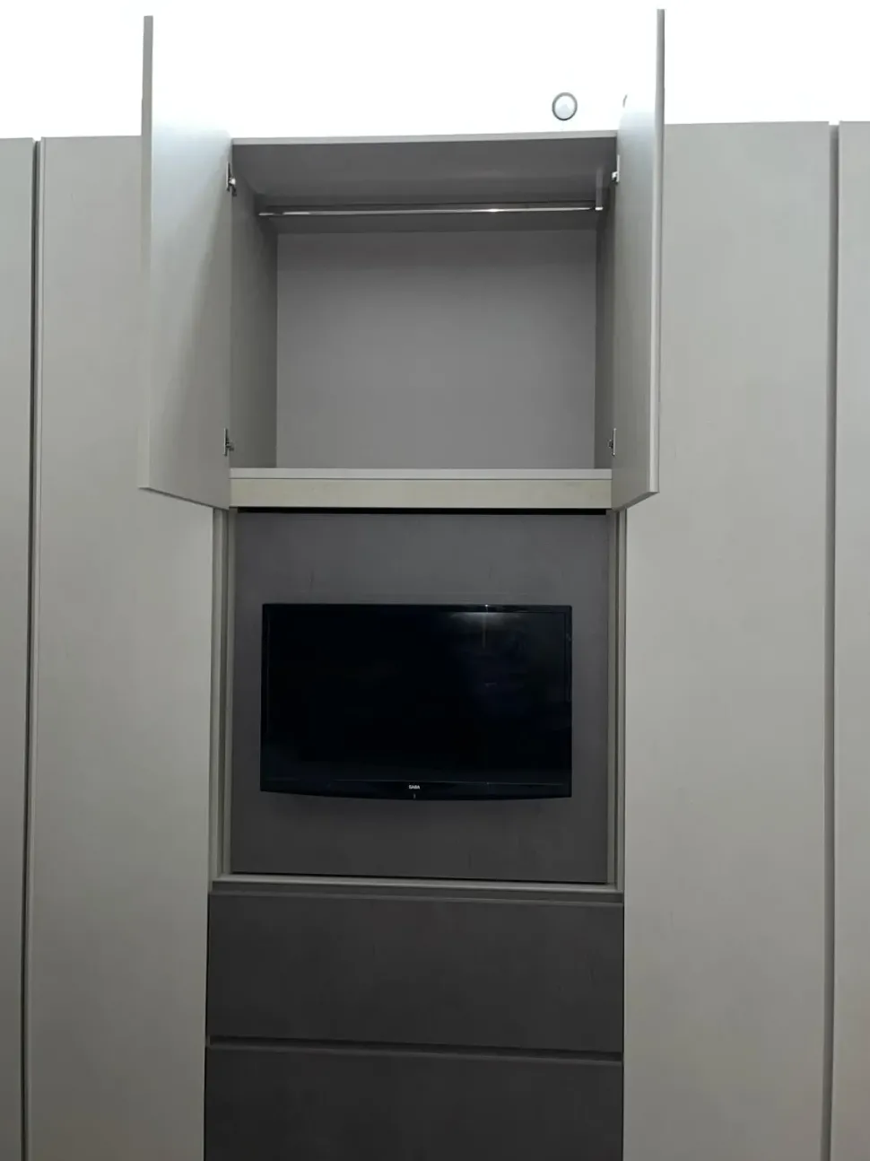 Armadio Armadio visual realizzato in laminato materico di Orme scontato -36%