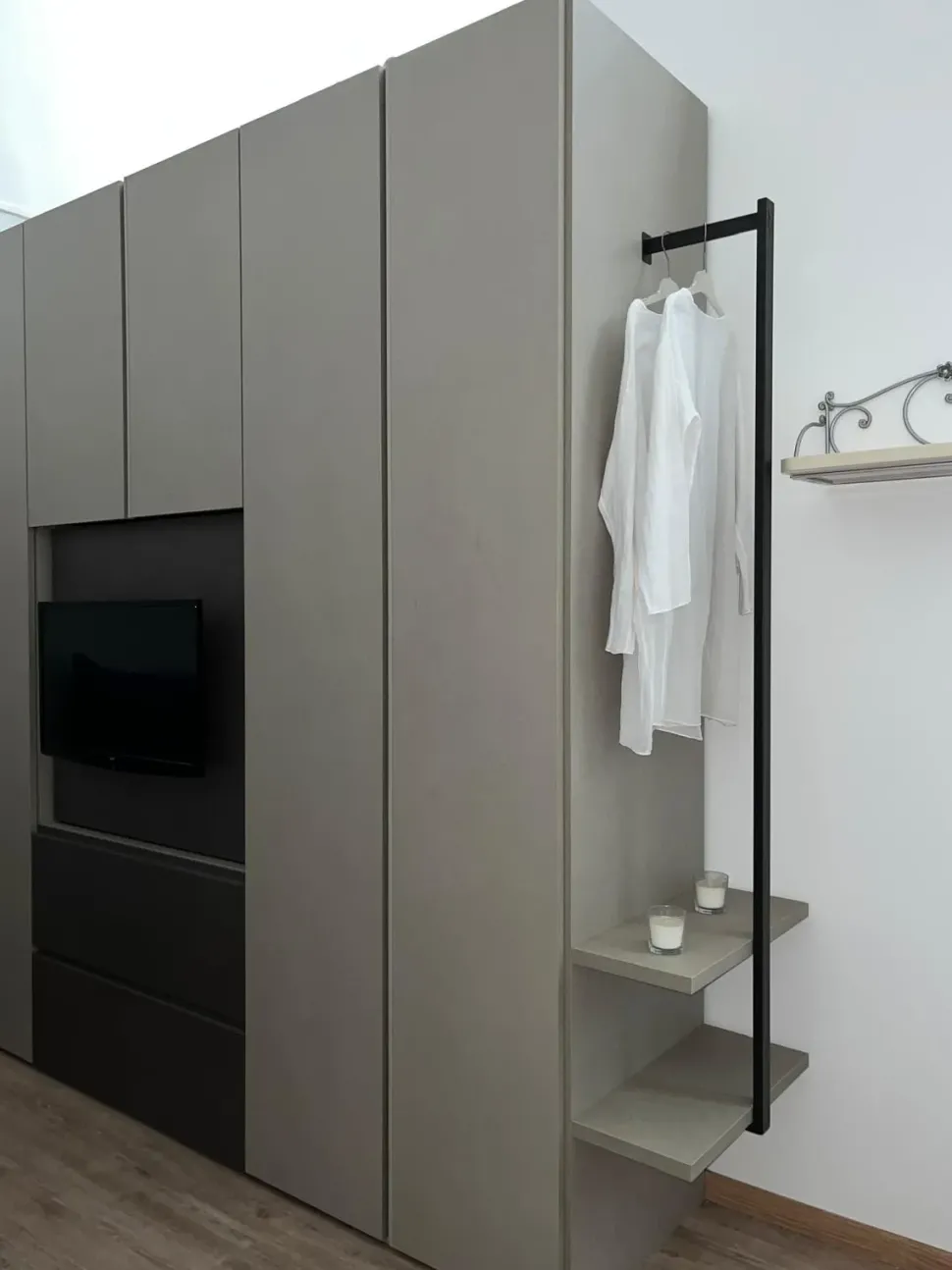 Armadio Armadio visual realizzato in laminato materico di Orme scontato -36%