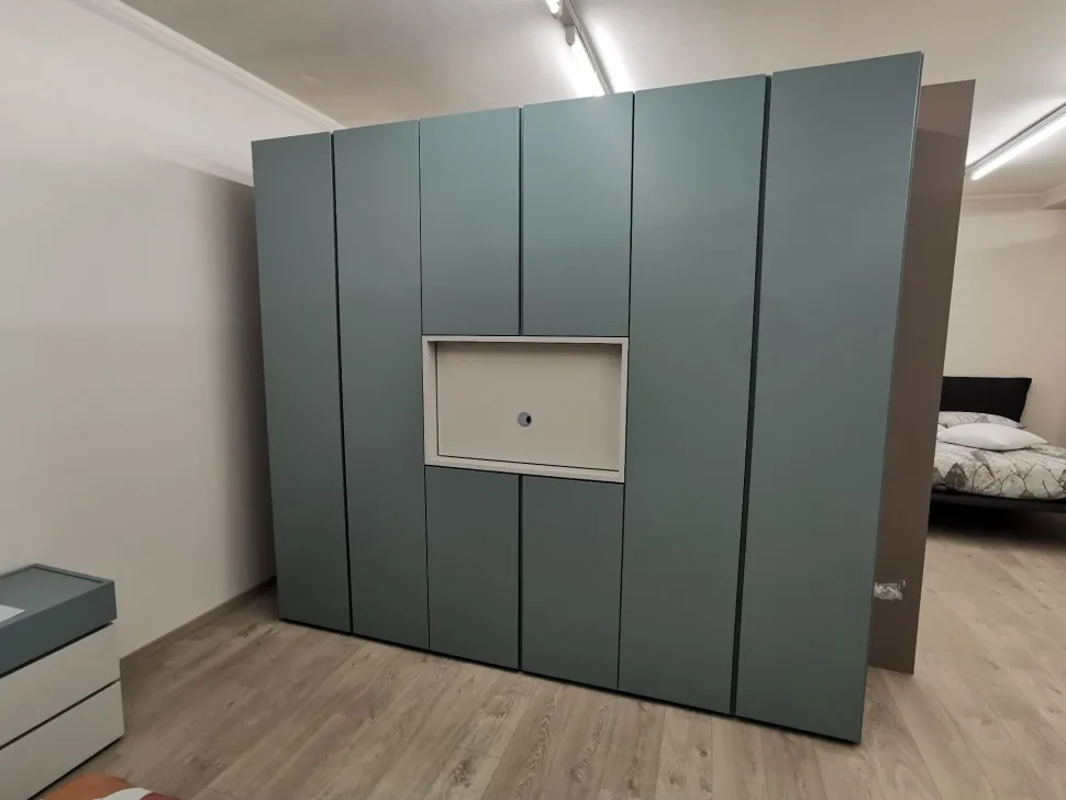 Armadio Brio con porta tv Tagliabue mobili a sei ante a prezzo Outlet
