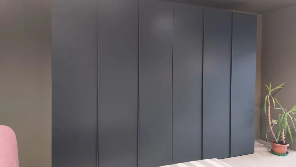 Armadio con ante a soffietto a prezzo scontato modello System di Tumidei