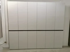 Armadio con ante battenti a prezzo scontato modello Strip di Napol