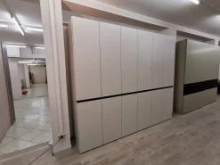 Armadio con ante battenti a prezzo scontato modello Strip di Napol