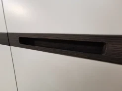 Armadio con ante battenti a prezzo scontato modello Strip di Napol