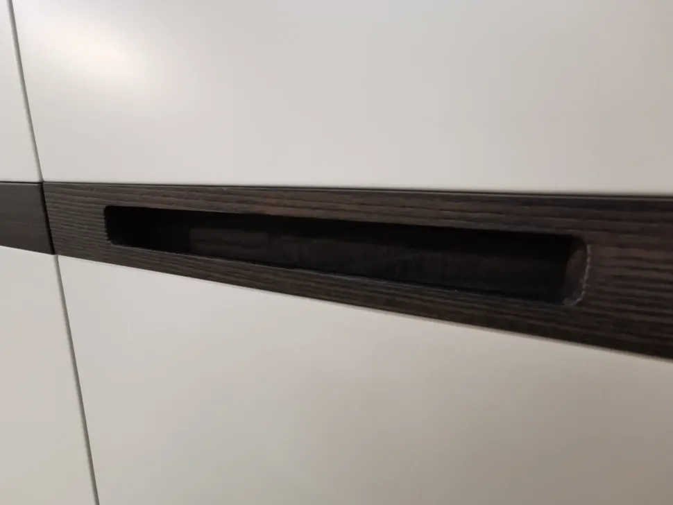 Armadio con ante battenti a prezzo scontato modello Strip di Napol