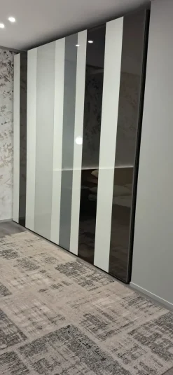 Armadio con ante battenti a prezzo scontato modello Armadio now di Lago