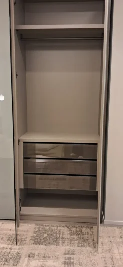 Armadio con ante battenti a prezzo scontato modello Armadio now di Lago