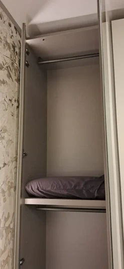 Armadio con ante battenti a prezzo scontato modello Armadio now di Lago