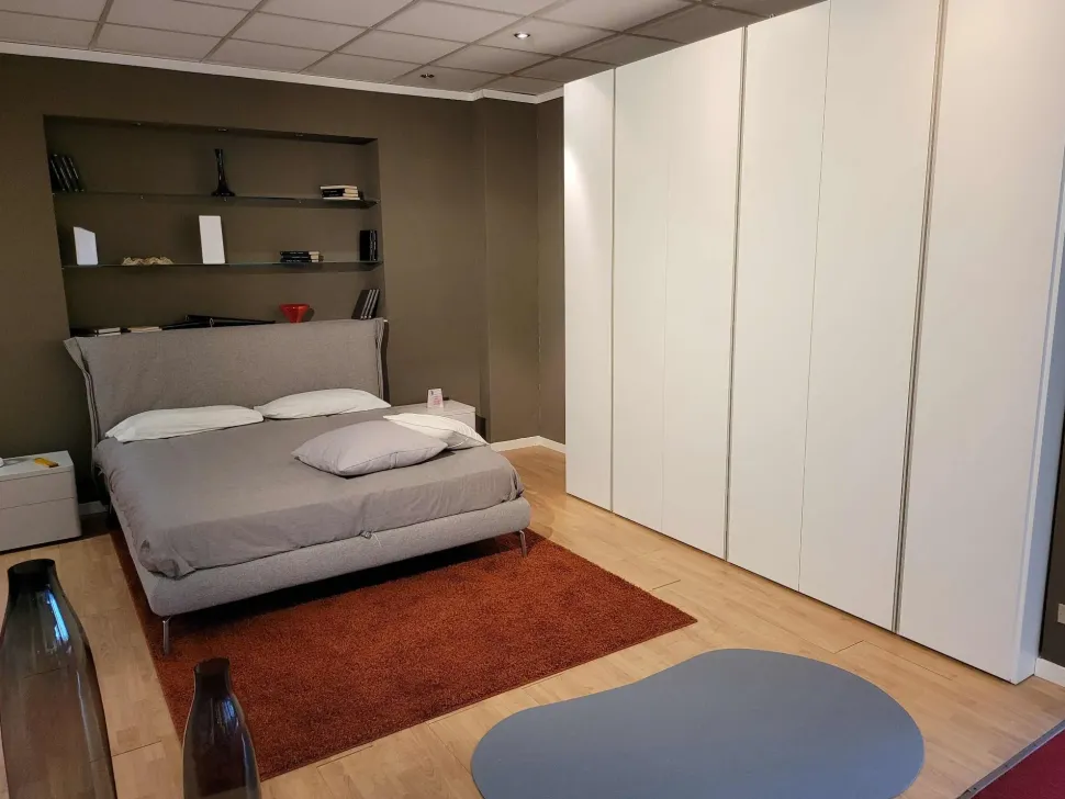 Armadio con ante battenti moderno Gola Tomasella a prezzo scontato