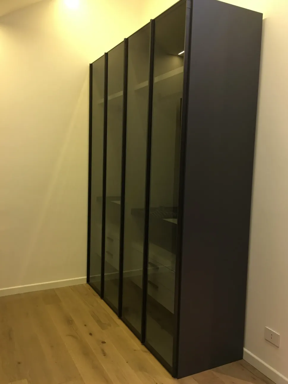 Armadio con ante battenti design Velo Ballancin a prezzo ribassato