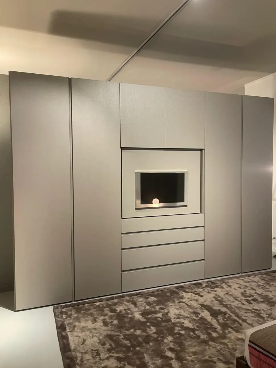 Armadio con ante battenti design Armadio sinua con porta tv odeon Sangiacomo a prezzo scontato