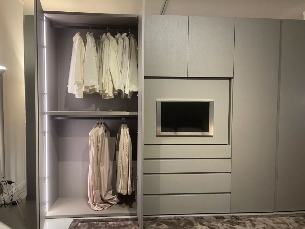 Armadio con ante battenti design Armadio sinua con porta tv odeon Sangiacomo a prezzo scontato